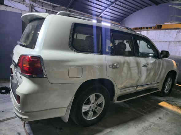 سياره لاندكروز للبيع ٢٠١٣بريميه اصل تشغيل عن بعد بلاد وبصمه أبواب ٦ سلندر تخم تاير وحداديه  جديده بالكارتون وكيرومحرك كفاله برغي مامفتوح 
مال جناي  بيها مدكر ايمن مبدل بلادنفس اللون هزه ورقم أربيل جديد مكاني البصره السعر ثلاث شدات ونصف وبيها مجال للشراي  للاستفسار الاتصال على الرقم 
*********** علما غير متواجد على النت
