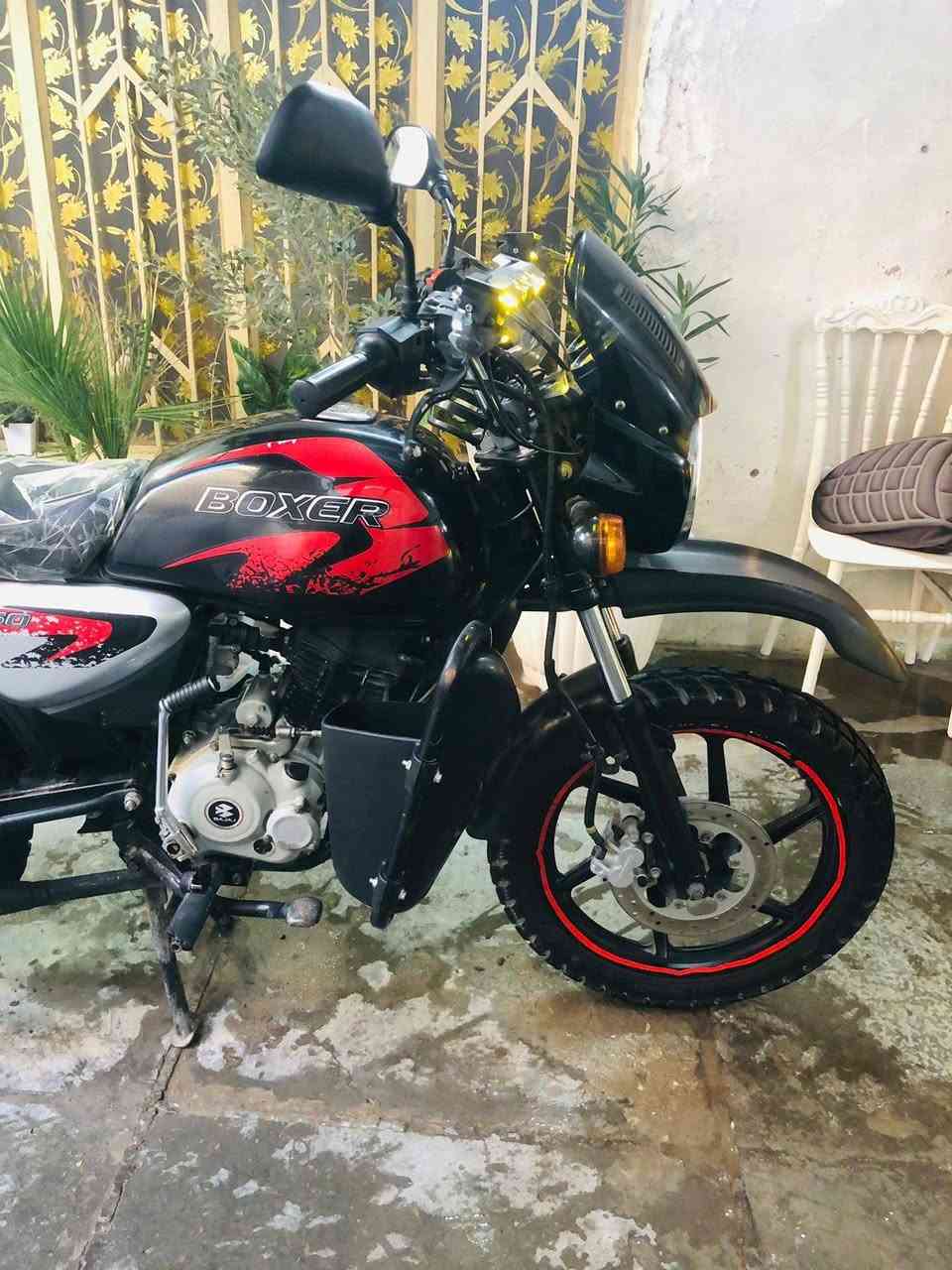 السلام وعليكم دراجه بوكسر 21 نازله بل22 شهر ل12 تحويل ثاني السعر مليونين و100 العنوان بغداد حي النصر للأستفسار ***********
