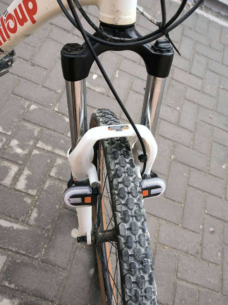 السلام عليكم 
اخوان 
بايسكل بالة اصلي للبيع ماركة monloup  
 حجم البايسكل 26 ميديم
تفاصيل
بريكات دهن 
8 سرع خلفي
3 امامي 
عكرب ديور 12 بس يشتغل طبيعي
العنوان البصرة 
السعر 299 الف بي مجال للطيبين
تواصل خاص


**إذا كنت صاحب هذا الإعلان وتريد حذفه لأي سبب، رجاءا أرسل رسالة إلى الدعم الفني**