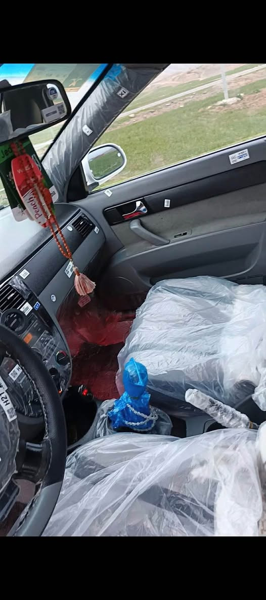 ئۆپترا2012 بەعام بۆیاخ دەی فرۆشم بەڵام عام نیە چواردەدەرگاو سەقفی بئ سبووغەبەلام سەقفەکەی کەمئک ساردی هەیە بەلام کەمە لە پشتوو پئشی کەپس 24سەنەوی بەسەر چووە بەشەرتی نوئ کردنەوەو بەناو کردن گئروومەکینەی بەشەرت چوارجام کارەبایی لایت ئەڵقە تابلئی تووندوو تۆڵەو بئ مەسرووفە تەبریت ساردوو گەرم مەزبووتسەیارەکە جائیزەو بئ مەسرووفە 
(***********)
(***********) كويسينجاك, أربيل
