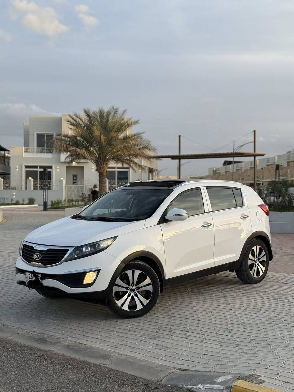 سلام عليكم
 كيا سبورتج موديل 2011 خليجي لون ابيض شرط  التحويل والغرامات✅ 
رقم جديد 
مكفولا كفاله عامه حتا الدعاميات 
والفحص مرفق بالمنشور 
السعر (132) وبيها مجال
محرك 2000 دوش المرغوب محرك وكير شرط
فول مواصفات 1/1
سقف بانوراما سلايت روف
5بصمات 
اشارت ترحيب 
كشن كهرباء 
تحكم ستيرن جيهتين 
بلاجكتور بلادي
لد امامي
كامره خلفيه
تبريد لمس 
مرايه شفط 
ويل كب كروم فراشه 
يدات نيكل بلاد
السياره جاهزه من كلشي تبريد تدفئه صدر جديد 
‎مكان السياره تكريت📍
***********
