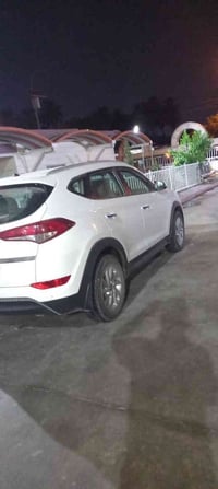 توكسان 2017 المواصفات  حساسات   كامرا  تحكم استيرن فول  كرسي كهربائيّ ...