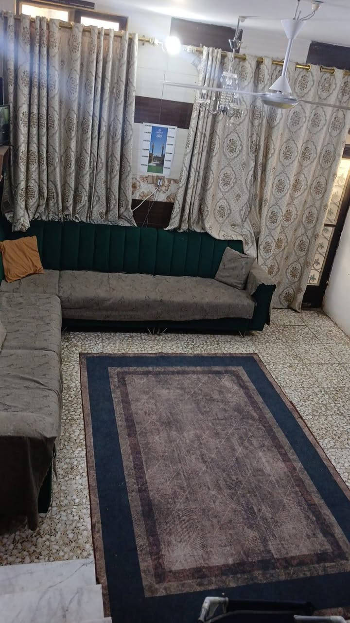 بيت للبيع المساحة ١٠٠ متر طابو زراعي سند 25 قرار محكمة مداور مباشرة من صاحب الارض صحيات شرقي وغربي السعر ٤٠ وبي مجال
البناء صب يحتوي البيت على طابقين بناء حديث ومال جناي
الطابق الأول غرفة ٣×٥ ومطبخ وصالة وطارمة وصحيات
الطابق الثاني غرفة ٦×٥ نظام سويت
وسطح مسكوف عن الشمس والمطر والاتربة 
السياج الخارجي ارتفاع ٤ متر الموقع كوفة سهلة شارع معمل الدبس شارع مسلم ابن عقيل للأستفسار واتساب *********** 

مكتب الموسوي للوسائط العقارية مستعدون لأستقبال عروضكم التجارية والزراعية والسكنية بيع وشراء رهان ايجار 
بيت للبيع المساحة ١٠٠ متر طابو زراعي سند 25 قرار محكمة مداور مباشرة من صاحب الارض صحيات شرقي وغربي السعر ٤٠ وبي مجال
