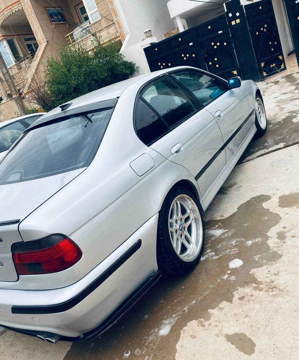 مودیل 2001توماتیک  
مکینەی بی کیشەیەگیری بەشرت تەبرید و  کارەبای هموو بەشرت 
تووندوو تؤلە  بەبی لیدان  حیزام کراوەتەوە قرنجیکی دواوەی هەیە بەس زور کەمە شایەنی باس نیا 
سەنەوی  رەقەمی نویا تحویل وەکالە بەناو کردن بەشرت سحري ٩٢ مه جال 
بوهەر زانیاریک تەلە فون کە لەخزمەت دام ***********
***********واتس ئاپ أربيل, العراق
