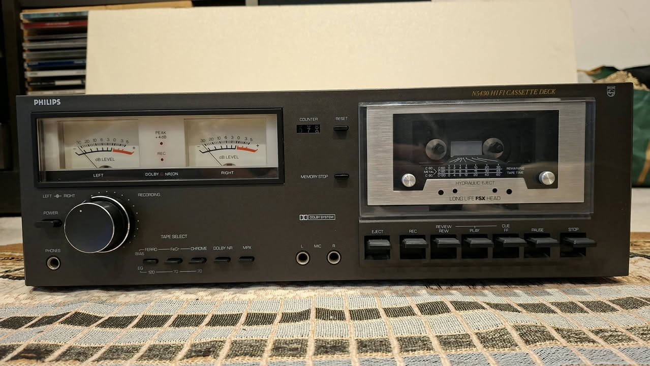 السلام عليكم 
دك كاسيت من ماركة فليبس philips N5430
جهاز نضيف جدآ شغال بدون عطل حجم لارج ٤٤.٥ سم سعر ٨٠ الف للاتصال ***********
عنوان كركوك يوجد توصيل كل محافظات العراق
