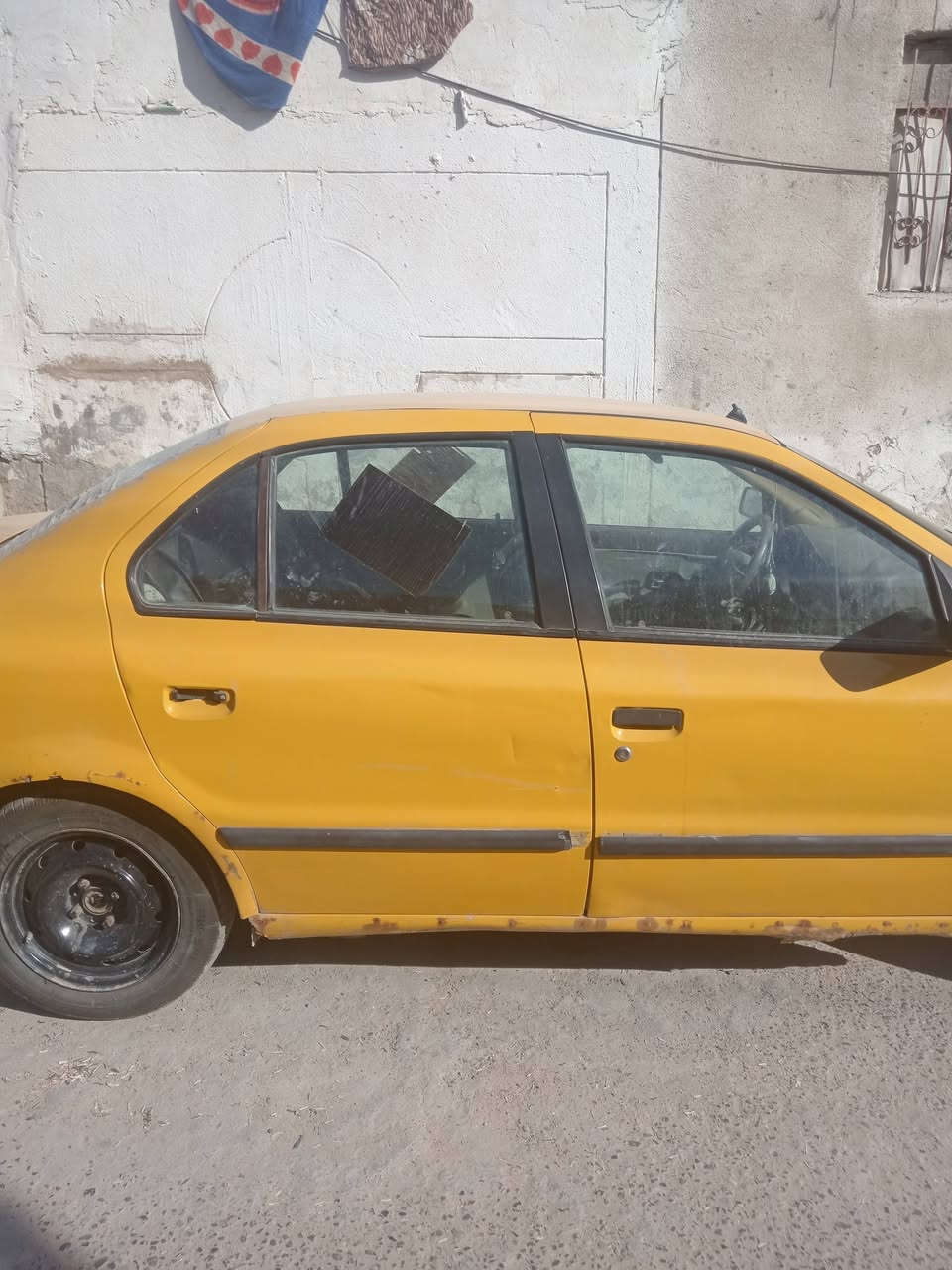 سلام عليكم سمند موديل ١١ سنويه ل ٢٨ مصفره هيه وغرامات كمينته كايمه يرادله تجفيت التبريد شغال تخم تاير جديد حداديه حلوه كيره نضيف سياره ما بيه ضربه مكفوله من الضربه خياسات كلش قليله مكان السياره البصره الكزيزه السعر ١٦ وبيه مجال قليل كلش ***********
