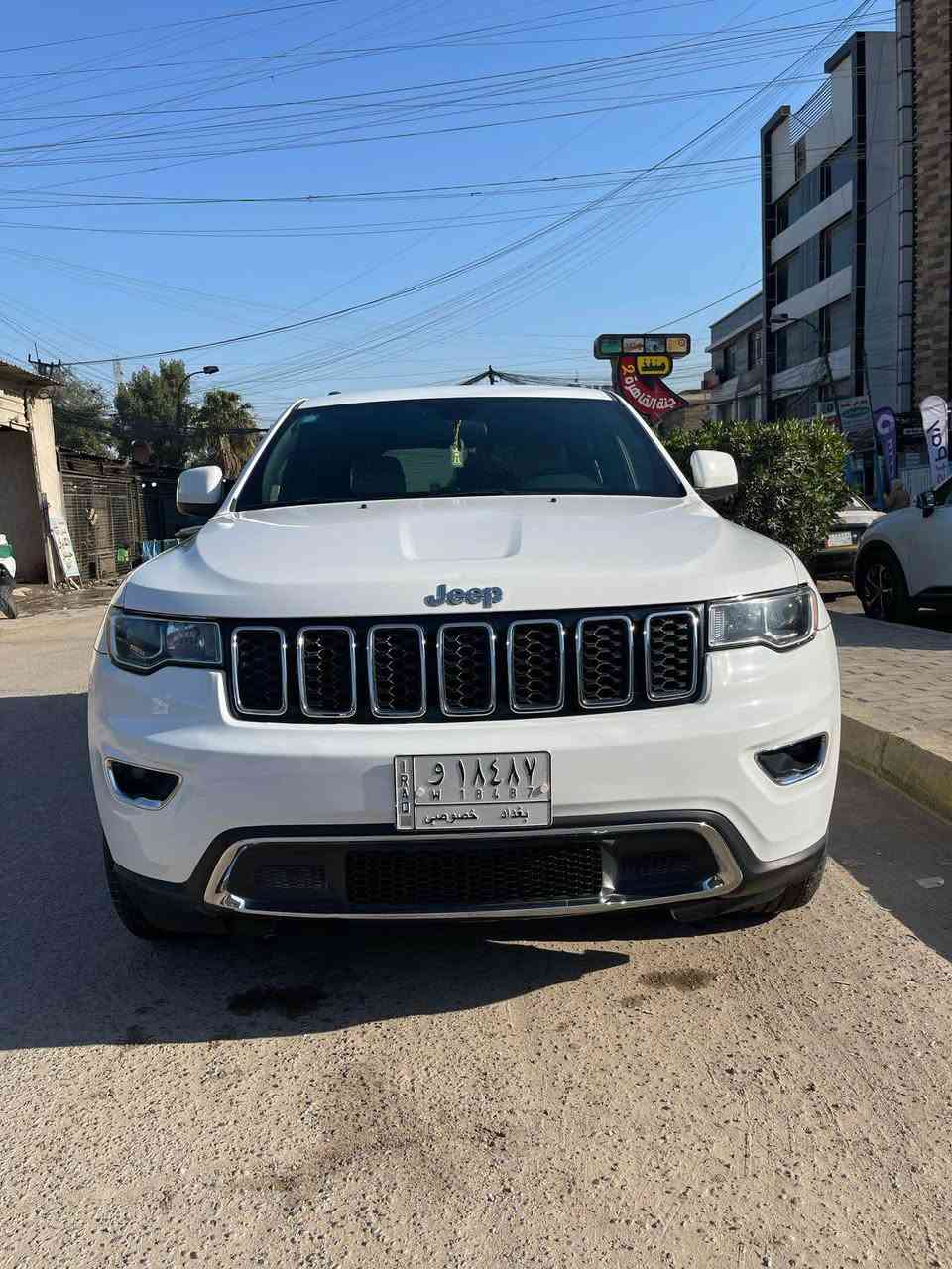 السلام عليكم 
سيارة جيب شيروكي 2021  
مواصفات لاريدو 
حساسات 360 درجة
توقف ذاتي تم تاير جديد 
محرك كير صدر كهربائيات كلة مكفول 
حادث غرق  وبلعراق الجاملغ الخلفي صبغ فقط 
السعر 210 ورقة وبيهة مجال بسيط
*********** بغداد, العراق
