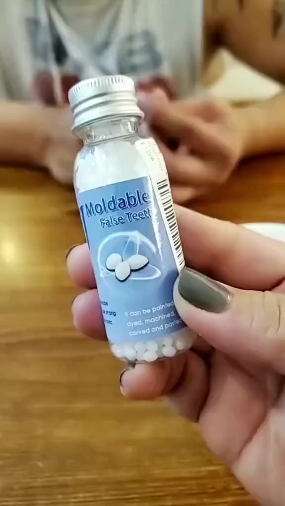 حبيبات إصلاح الأسنان Tooth Repair من jaysuing 
مجموعة إصلاح الأسنان المؤقتة تكون عبارة عن خرز تركيب حراري قابلة للتشكيل يعني تسووها بالشكل الي يرهم لسنونكم حتى تملي الأماكن الفارغة أو المكسورة بالأسنان 
استخدامها بسيطة 
قابلة لأعادة الاستخدام 
تكتمل بدقايق بس يعني ما تأخذ وكت 
يمكن استخدامها للأسنان الزايدة و المكسورة و لأصلاح الحشوة 
مصنوع من مواد عالية الجودة و آمنة 
يمكن تخصيص شكلها و حجمها يعني مثل ما تريدون صممها قابلة للتعديل 
طريقة الاستخدام :- وضع ماء مغلي عليها قبل الاستخدام و تشكيلها بالطريقة التي تريد... 

توجد توصيل لجميع المحافظات العراق 🇮🇶🚚🚕للحجز والاستفسار يرجى التواصل عبر الخاص 📩💌توجد لدينا عروض خاصة وخصومات وهدايا 🎁😍


**إذا كنت صاحب هذا الإعلان وتريد حذفه لأي سبب، رجاءا أرسل رسالة إلى الدعم الفني**