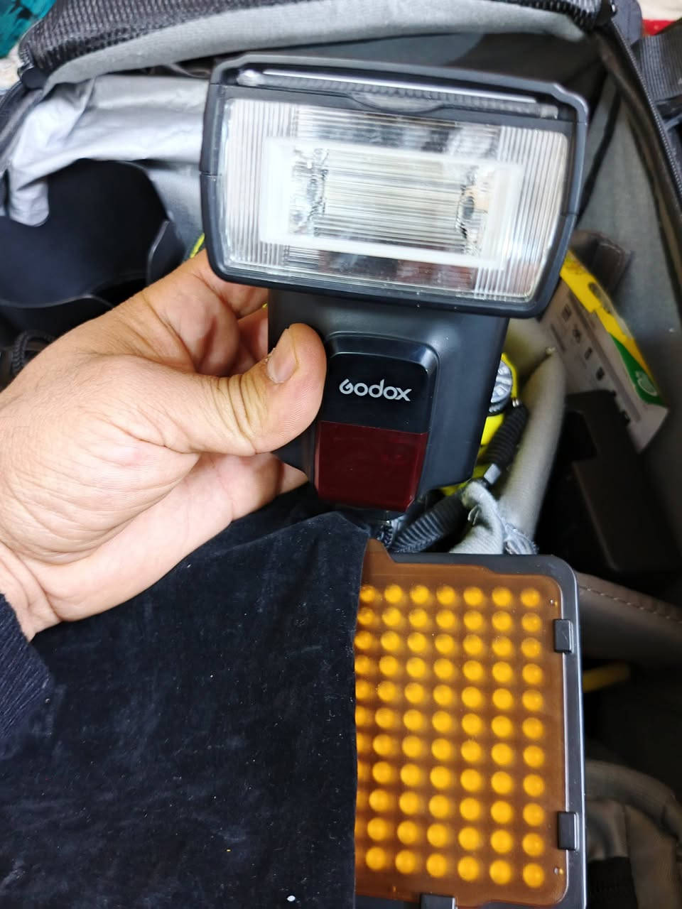 سلام عليكم

عندي كامره D 7200 نيكون نضيفه جدا

الملحقات 

1_ عدسه 70/300 رياضي

2_ عدسه 130 ملم تصوير اشخاص

3_  عدسه 18/140 ملم

4_ هود رياضي عدد 2

5_ فلاش لقطه ماركه GOdox

6_ فلاش مستمر تصوير فيديو

7_ ستان هايدروليك ثقيل 

8_ جنطه ضهر مقسمه مطريه 

9_ بطاريات كامره عدد 2

10_ توصالات نقل الصور من الكامره الى الموبايل والحاسبه

اخواني عده التصوير جاهزه 100/100

وشرط النضافه مستخدمه جدا قليل فقط محرم مده 10 ايام 

للبيع او المراوس بموبايل ايفون 

السعر 900 الف 
مكلفتني فوك المليون الله شاهد
مكاني البصره / الجمهوريه 
***********
جوده الصوره شوفها واحكم
