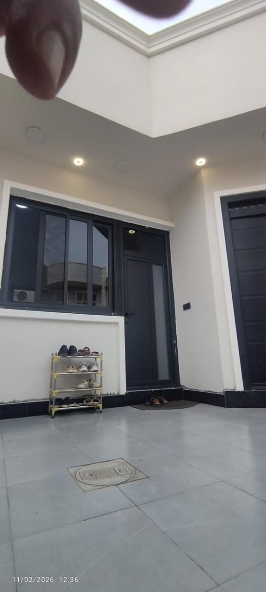 السلام عليكم
للبيع الموقع دور الزراعة الثانية خلف مكتب الريان فرع الصيداية
المساحة (144)م الواجهة(8)م النزال(18)م بناء حديث2025
مطبخ(4×340)م
استقبال(4×6)م
صالة داخلية معزولة(5×4)م
خرف نوم عدد2(4×425)(4×325)م
منور خلفي(4×150)م
منور داخلي(2×1)م
حمام طابق اول(250×150)م+حمام طابق ثاني
ارتفاع السقف(315)م
بيتونة كبيرة+صحيات
المواصفات
الكهرباء بواري سعودي الفنار الاصلي تأسيس نضام خطوط  الاحمال الثقيلة نقاط الاصلي الثقيل تأسيس الماء و المجاري الاصلي المصري الشريف نضام دكت مبردة كبيرة للغرف و الصالة استقبال جبسبورد +انارة مكنتك O ZN الارضية بورسلين هندي ثقيل الاصلي وكالة(يتاكيا)
سيراميك جدار الصحيات +مطبخ هندي وكالة(يتاكيا)
السطح+البيتونة شتايكر
رقم للاتصال ***********
