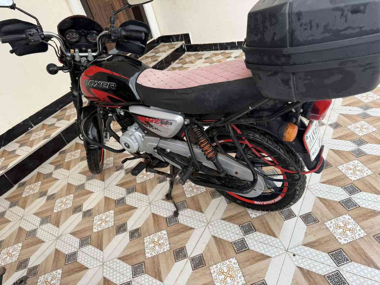 السلام عليكم دراجه بوكسر جبلي موديل 2021 جديده مكفوله من كلشي السعر ١٧٥٠ ب مرقم ب اسمي 
***********  موجود واتساب
