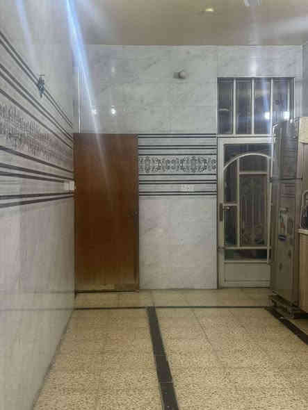 توفر

بيت للبيع

180 م

#حي الطياره

زراعي سند 25

واجهيه ونزال 8ب23

عرض الشارع ٨ متر

ثامن بيت عن الشارع العام

طابق ونص

يحتوي:
طارمه وصاله وهول ومطبخ وغرفتين كبار
ووحده زغيره

الموقع:

حي الطياره/قرب المقام /
قرب  بيتزا الباشا

***********

***********
