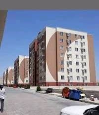 شقة متوفرة للبيع في مجمع سكني حديث. يتميز المجمع بتصميم عصري وأنيق، با...