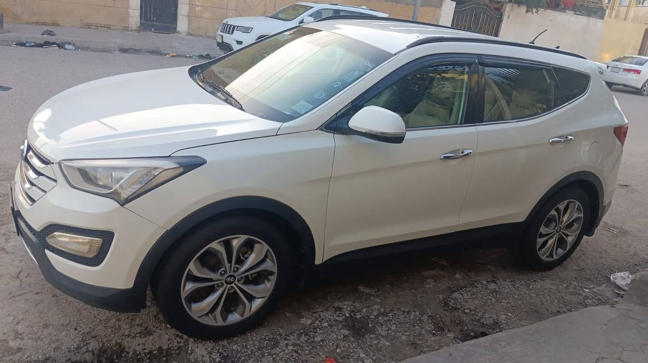 السلام عليكم سيارة سنتافي ٢٠١٥خليجي فول من عدة التنتة بيهة بس جاملغ مصبوغ الامامي بدون ضرر محرك٦ ستندر رقمها بصرة تحويل ثاني يوم حدادية فول تخم تاير كير ومحرك الرقم ***********
