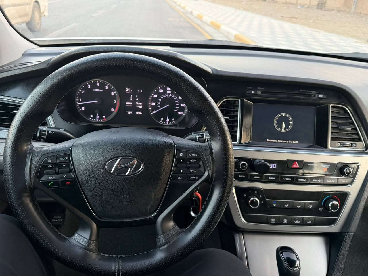 سوناتا مديل ٢٠١٦سعر ١١٨ ورقه رقم المبايل ***********وارد أمريكي حادث السيارة بنيد فقط بدون دواخل بدون ايرباك بدون شواصي بدون لغود كفاله عامه و بيهه شخط باب السايق وصبغته على كده محرك ٢٤٠٠ سياره بوضع شركه تدفئه تبريد صدر امامي وخلفي كله جديد ماشيه ١٠٠ الف زنون رقم بغداد نكليزي
