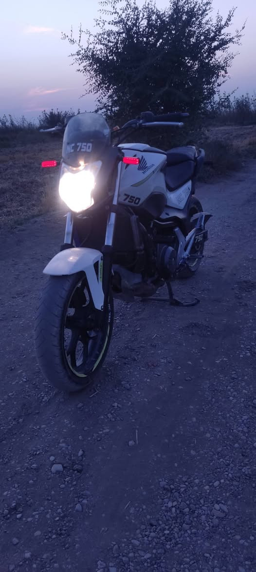 السعر 1900 قفل قفل وللعلم تعرفون جنت عارض ب2200 وهاذا مو سعرها ولاكن للضروف احكام 

للعلم تجي وتفحص وتقتنع يله تاخذ

كفاله

رقمي ***********

مكاني ناصريه
