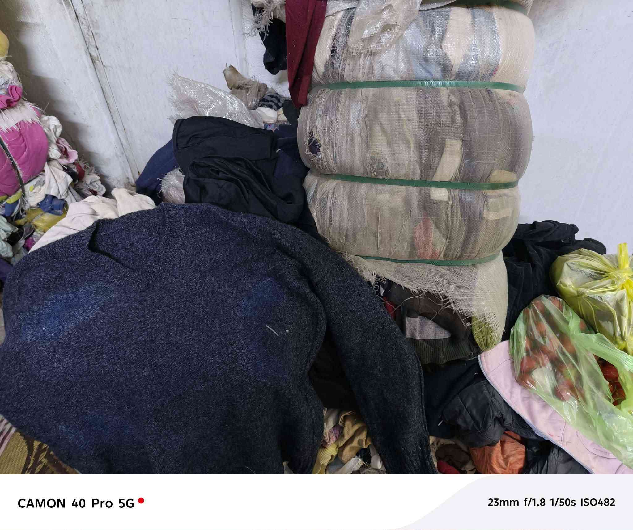 السلام عليكم 
عدي 59 جيس مامفتوح بعدة مكبوس
2شبابي 
والباقي مال اطفال من عمر سنة لحد عمر 5سنين
مكاني بغداد جكوك قرب المعارض 
سعر البالة الوحدة 30 وبيهة مجال 
رقمي ***********
متواجد خاص
