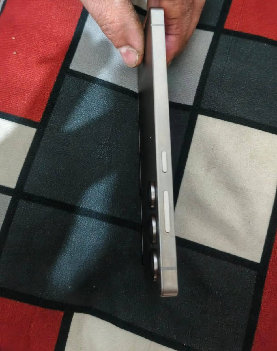 S25 الترا 512 شرق اوسط  معه كيبول بدون كارتون زلغ واحد ما بيه بشرط فحص بغداد السعر 1350 قفل
***********
