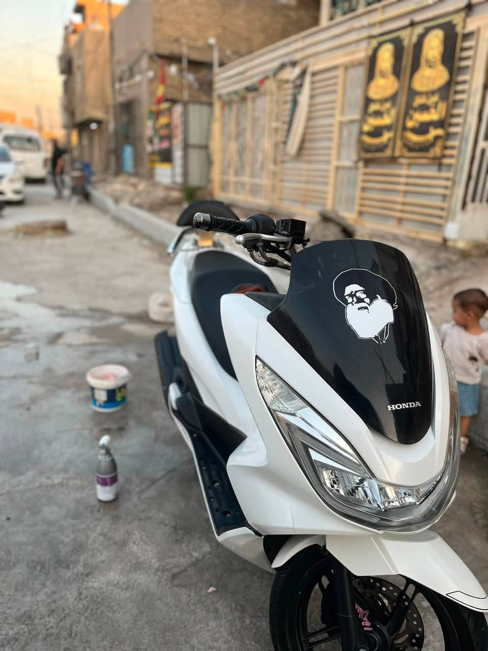 السلام عليكم PCX جيل الثاني ياباني JF
مصارلهة هواي من نازله كفاله الدراجه كفر ومكينه لوك

ماشيه 32k✅

الورقه مال مزاد✅

مكينه125✅

حساس ستان حساس ازدحام✅

المنفيس والكتلوكات والعدة هم وياها

السعر16مكاني بغداد مدينت الصدر  بعد سنه اذا كلولك مفتوحه ترجتع ماسنجر ممتواجد

شراي اتصل سعر 16ونص رقم ‭***********‬
