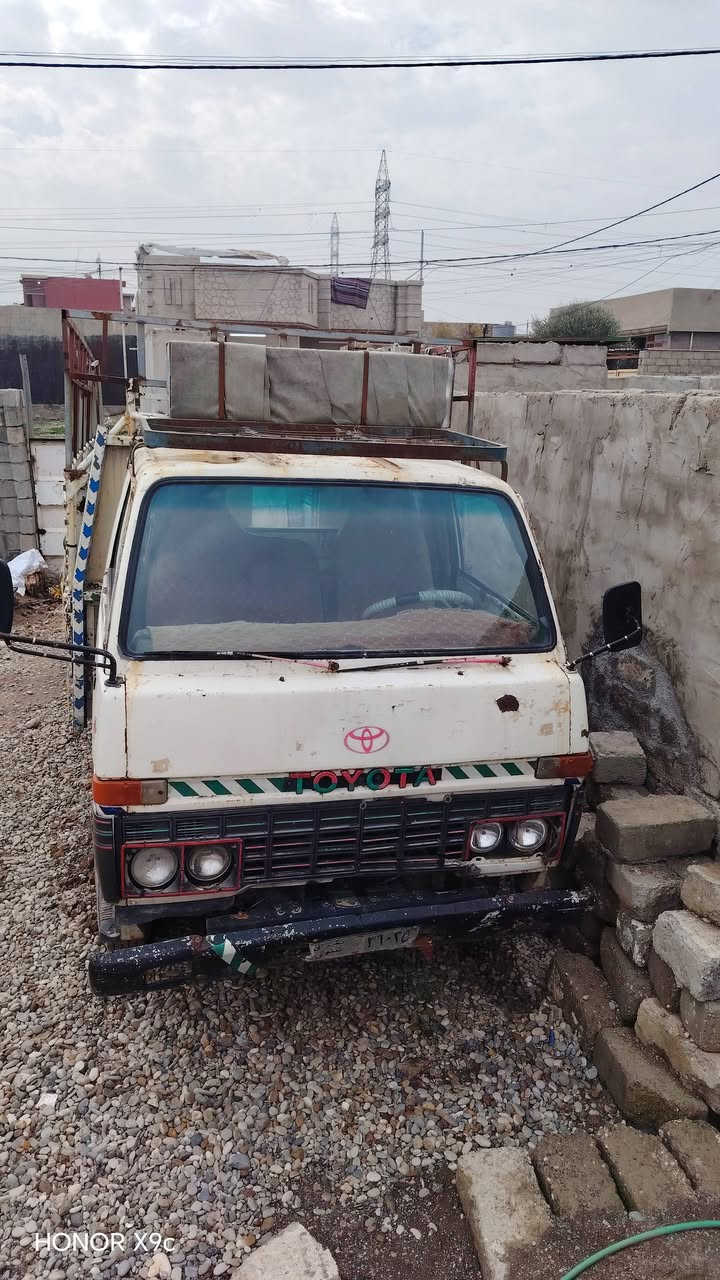 موديل 84 سياره معمره جديد كير محرك اكسن شرط طخم تاير الشرعي موجود والسعر 25وبيه مجال رقم الهاتف ***********
