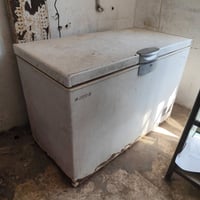 براد للبيع • شارع 60 قرب مجمع الطبي • تبريد جيد