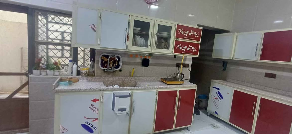 كاونتر مطبخ كامل. خمس قطع
نضافه 95 بالميه.
القياسات
الارضي + التعليك 3.5 متر
والسنك 2.5 ارضي + محلق 
المعرض ارتفاع 2 متر و 20
العرض 70
السعر التواصل مع الرقم
*********** اتصال
*********** وتساب البصرة, العراق
