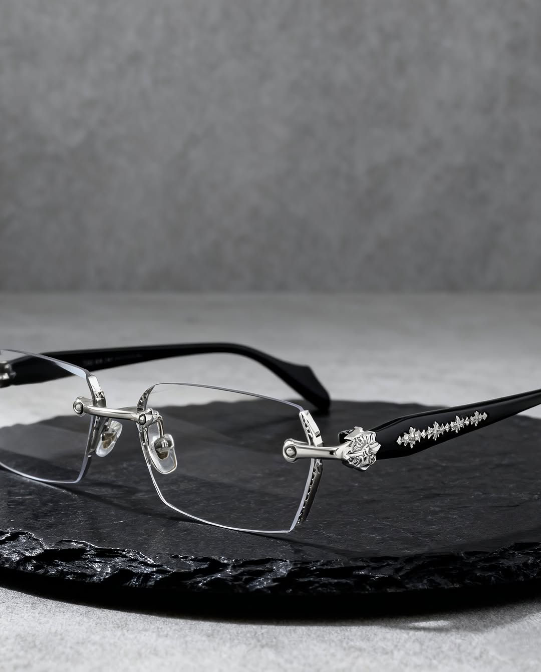 ⁨	.

نضارة كروم هارتس فضي
Chrome Hearts Silver Glasses 👓🩶

كواليتي جيد جداً💯
حماية من أشعة المبايل 
نسائي رجالي👩🏼‍🦱🧑🏼‍🦱 
 
السعر :6,750 ألف فقط🔥
____
__

متـاجرنا 👇
‪@stray_store1‪@stray_accessorie‪@stray_vintages‪@stray_suits‪@mars_librar.y‬‪@stray_stationary11‬ationary11 
 __.

__

توصيـل  الناصريه مركز الفين ديـنار ❇️

اقضيه ونواحي 3 الاف

المحافظات 5 الاف دينارر

💢عن طلب لايقل عن ال 12 الف دينار 
_
⛔ اذا كان اكو غلـط بالطلبيه او غير مشابـه للصوره يمكن استبداله

التوصيل في يـوم واحد فقط⚡🔥
_
#انمي #هاري_بوتر #ترند #كوول #مودل هودي ملابس ستراي_ستور⁩


**إذا كنت صاحب هذا الإعلان وتريد حذفه لأي سبب، رجاءا أرسل رسالة إلى الدعم الفني**