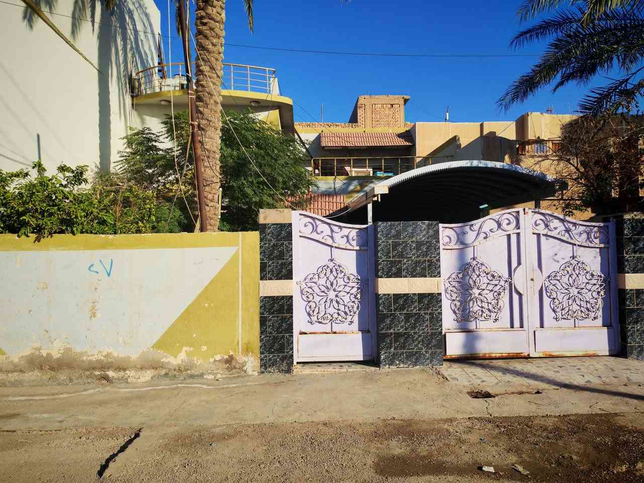 سلام عليكم بيت للبيع طابو صرف
📌الموقع حي المعلمين خلف  الشارع التجاري 
👈قريب ع مطعم جنه بغداد 
🌎المساحه 200 متر واجهه, 10 نزال 20
⚡موقع ممتاز جدا بسعر قطعه ارض 
☎للاستفسار اتصل
📞***********
📞***********
✔️مكتب الشمس للعقار بعقوبة حي المعلمين
