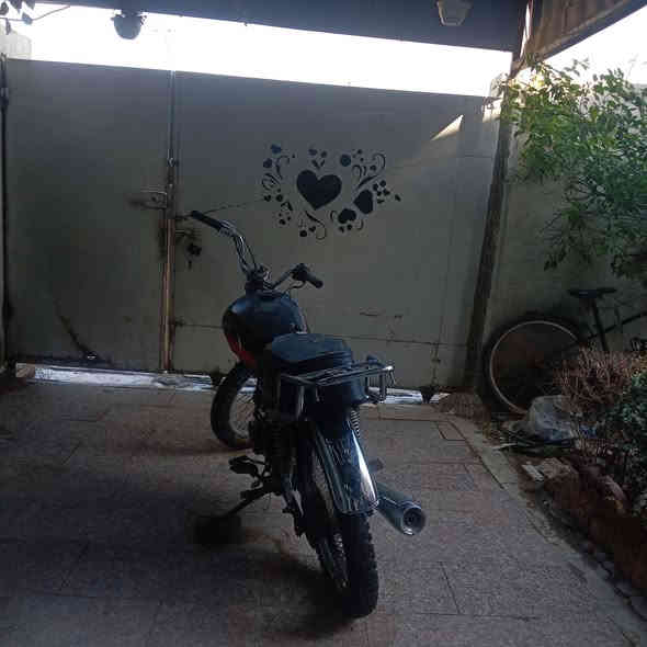 دراجه سيفان مكفوله مكينه نامه برو 4 كير المكينه نظيفهه ما تطفى بيك ابد مال شغل و كور كامل مبدل قبل أسبوعين تاير امامي مال قفاز جديد ما ماشي عليه غير اسبوع يلمع و تاير خلفي نظيف و انطيك وياها تاير تعبان بس مبي شيء بجم امامي انطيك بس ما يكعد على هذا التاير لأن مال قفاز يحتاجلها ترتيب بسيط من ناحيه الشكليات و هل سوالف و تذب دهن شويه من الجبنه الي يم الستاند

سعرها 230 و بيها مجال للشراييي

مكان بلديات موجود خاص و موجود واتساب ***********
