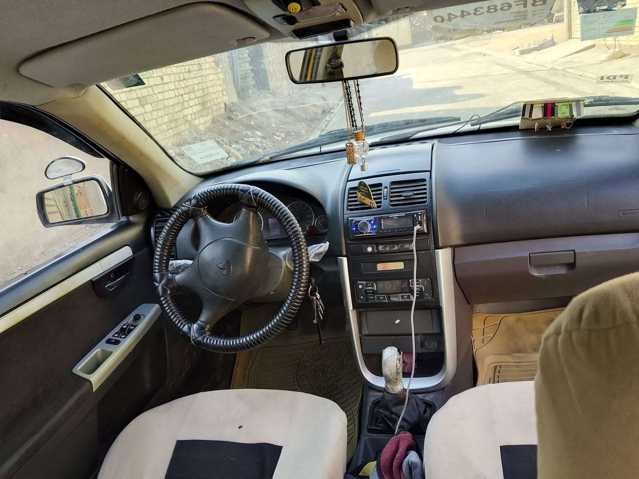 السلام عليكم سمند للبيع 2017 سياره حلوه رقمها بغداد والسياره مكانها بغداد والاستفسار على الرقم *********** السعر 55 وبيها مجال شيء قليل
