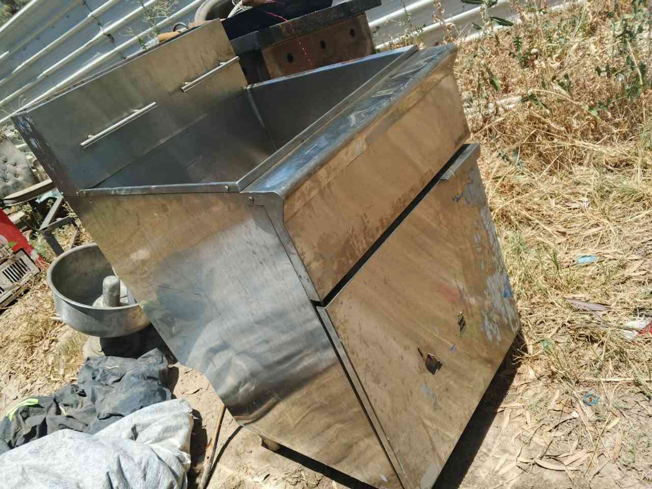 عندي غراض مطعم للبيع قيم بالي برضه الله ويا هاي بعد عندي هواي غراض شوايه كص ام ٦ عيون وعارضه مجمده وحمايه كنتاكي وميوزه ستيل طباخ فلافل مكاني المحمودية
فرن وعجانه ب ٦٠٠
قلايه ٤٠٠
جدر كنتاكي ٢٥٠ 
حمايه ١٧٥ 
شوايه كص ١٥٠
عارضه مجمده ٢٥٠
ميوزه عل ١٠٠
بوجه مترين ١٠٠
طباخ فلافل وطاوه ١٠٠
وبيهن مجال


**إذا كنت صاحب هذا الإعلان وتريد حذفه لأي سبب، رجاءا أرسل رسالة إلى الدعم الفني**
