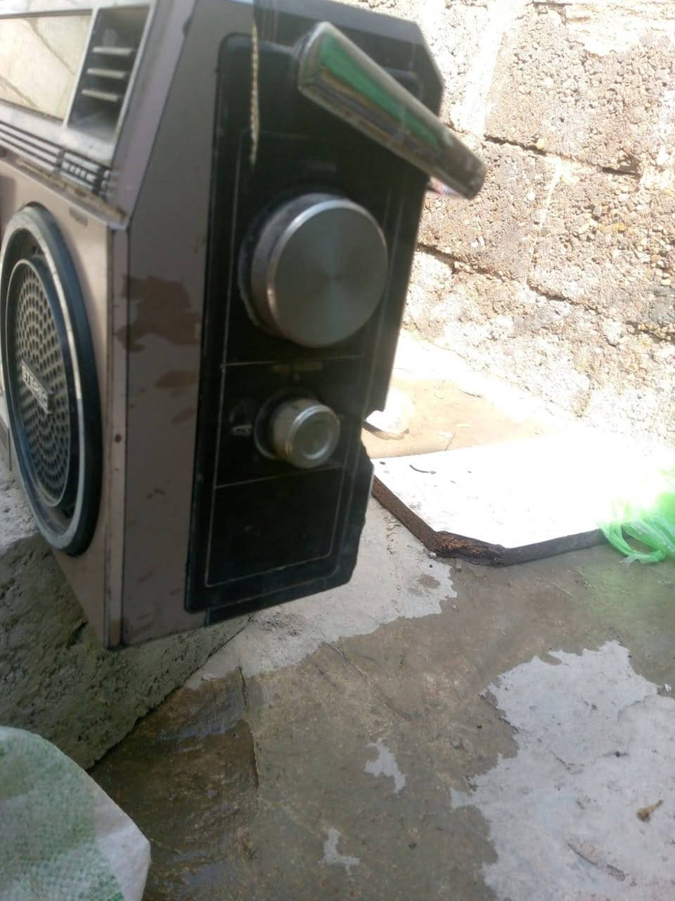 السلام.عليكم مسجل راديو ابييع هلموجود راديو شغال بس خيط فالت الكفر نظيف بس الضهر الخلفي بي كسر دكم كلهن موجوده سعره ١٥ قفل مكاني حي الرئاسه مال عبيدي لا يوجد توصيل


**إذا كنت صاحب هذا الإعلان وتريد حذفه لأي سبب، رجاءا أرسل رسالة إلى الدعم الفني**