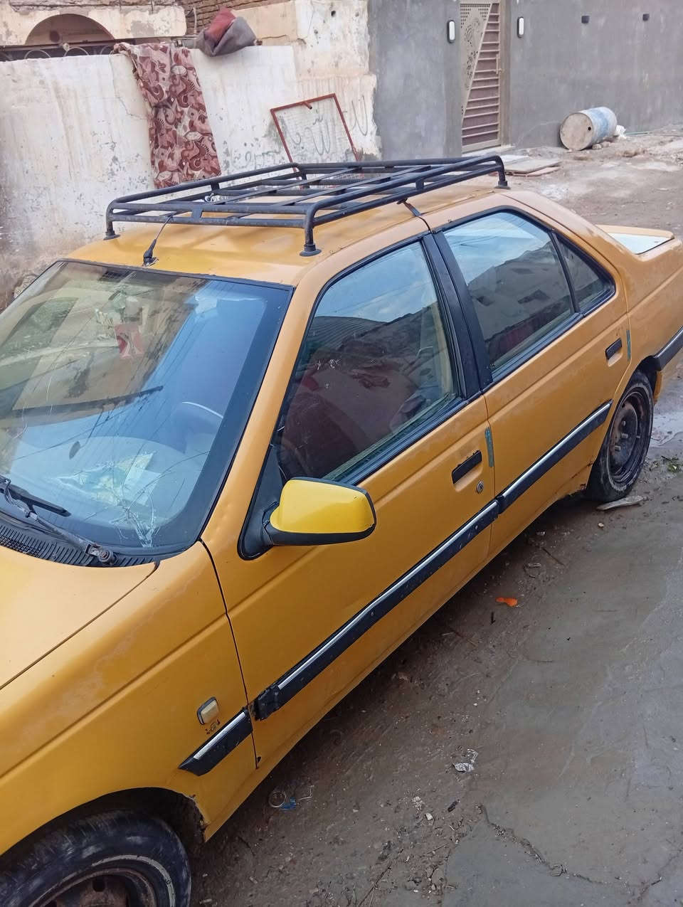 اسلام عليكم بيجو 405  مديل 13 السعر 25قفل  سياره  نضيفه بيها شغلات بصيطه المكينه بيها ضعف يعني خيط بخار الكير نضيف مابيها ضربه بيها طخه بل جاملغ الامامي حداديه زينه خياسات بصيطه  مطلوبه هيئه وغرامه 200  وصاحبها يريد مداور وتجي تكلب بيدك وتشوف العنوان الحله الثوره   رقمي ***********
