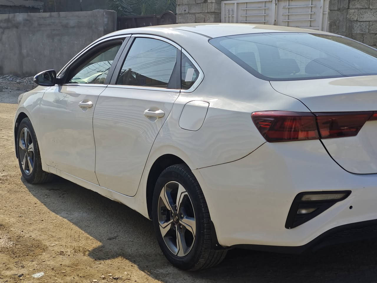 كيا سيراتو 2019 خليجي ، استيراد الشركه الدوليه 
ماشيه 162 الف كم ، محرك 1600 دوش المرغوب 
فول مواصفات (1/1) من عدا البصمه 
السياره بيه قطع صبغ بدون دواخل ابيعلك حزام 
تكم/ شواصي/ لغود/ حوض/ قماره كلهن مكفولات
محرك وكير مكفولات شرط بدون فتح او صوت 
رقم بغداد تحويل مباشر 
العنوان / بغداد / حي الجهاد
السعر / 126 ورقه  
للاستفسار / *********** واتساب او اتصال
