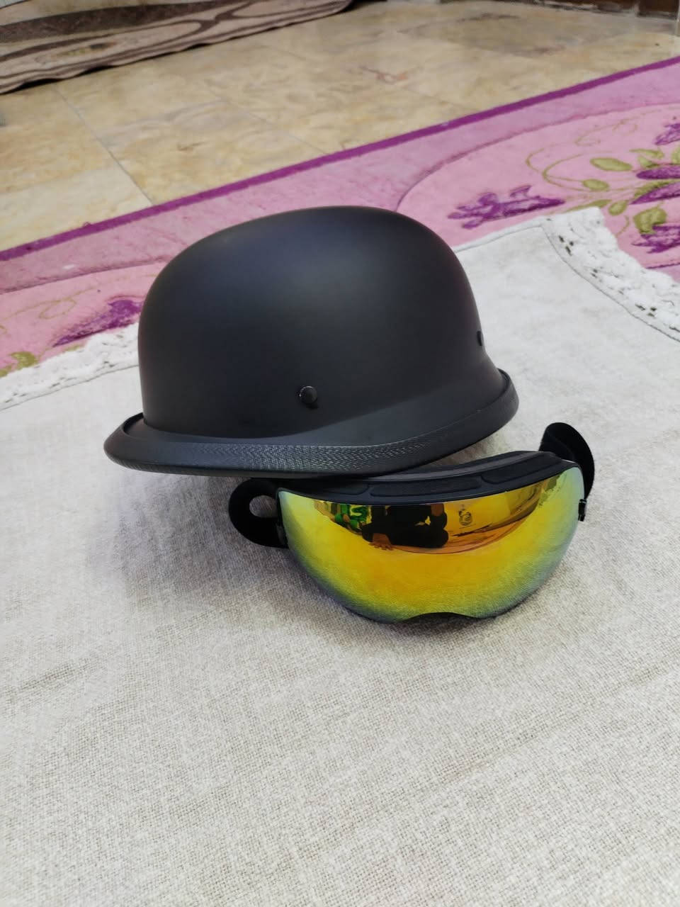 خوذة كلاسك جديده ما مستخدمه
نظارات جلاتين مريحة جدا بالبس 3 الوان ضد الايت العالي والفلاش
مكاني بغداد العبيدي واعتذر توصيل ماعندي
السعر 70 الف ثنينهن رقم الهاتف ***********
