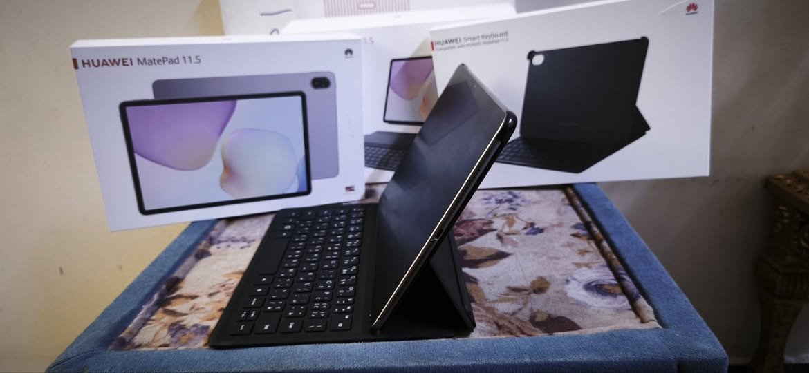 HUAWEI MatePad 11.5 PaperMatte
تابلت هواوي ميت باد 11.5” بيبرميت ( النسخة الورقية ) الجديد ( 256 / 8 جيجا )  اغراضه الاصلية 

Huawei mate pad 11.5
 + كيبورد  هواوي 

 الشاشة / 11.5 بوصة - 120 هرتز 

 غير قابلة للخدش -  معدومة الانعكاسات  للإضائة الخارجية 

 الذاكرة الداخلية / 256 جيجابايت

 الرام / 8 جيجابايت

 الكاميرا / 13 ميجابكسل +فلاش 

 البطارية والشحن السريع

العنوان / بغداد مستشفى الشعب او الشماعية 

للاستفسار خاص او على الرقم *********** و الافضل خاص

سبب البيع عندي مريض و محتاج فلوس ضروري 

السعر 330 الف مع الهدايا
