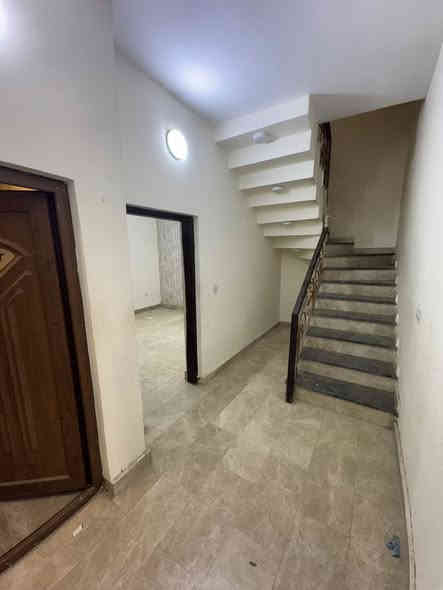 #للأيـــجار_في_الســـيدية

بيت 80م نظيف ثلاثة طوابق اربع غرف نوم وصالة ومطبخ وخدمات عدد ثلاثة ايجار مليون وربع وبي مجال

بأمكانك عرض عقارك عندنا 
زبائننا الكرام نستقبل كافة عروضكم وطلباتكم 

للاستفسار يرجى الاتصال على الرقم 
***********

او زيارة مكتب القيسي للعقار والأعمار
عنوان المكتب
#السيديه_شارع_المركز_مقابل_التفاح_الاخضر
