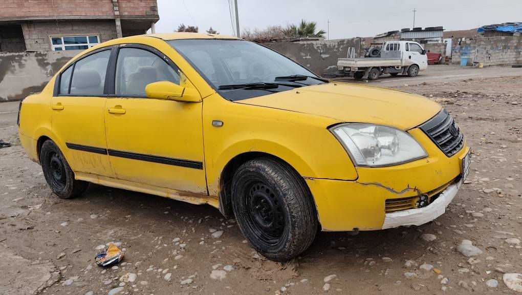 شێری تەکسی 2011
سەنەوی پلاستیک اصلی 
ڕەقەم اصلی بەشەرتی ئەوەلیات 
گێڕ و مەکینە کامری بەشەرت
هەموو شتێکی بەشەرتە 
سەیارەکە خاوێنە و بێ کێشەیە 
ماڵی فەقیرە و سعری مناسبە
لە هەولێرم گۆڕینەوەش دەکەم 
موشتەری تێل بکە لەخزمەتم 
*********** أربيل, العراق
