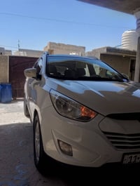 توسان 2013 فول السياره بيها طخه بسيطه بالجاملغ الامامي ومصلح السياره ج...