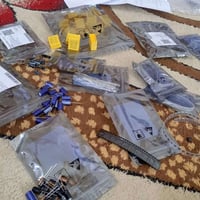 يتوفر قطع غيار الكترونيات متسعات ترانزستورات محولات عدد 14 نموذج  للتو...