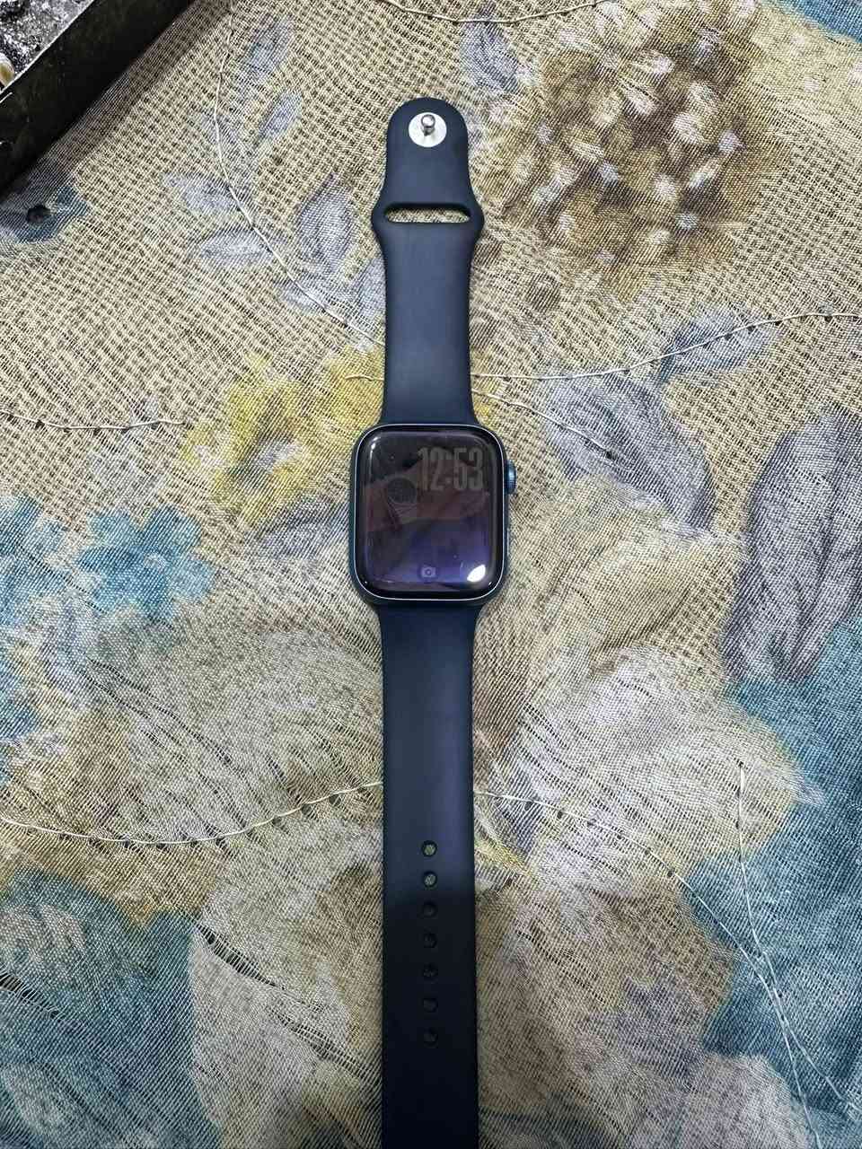 سلام عليكم  اصليه ابل
حجم قياس 45 ملم 

ساعه Apple Watch Series 7
بطاريه 91بلاد 
ذاكر 32
سوار رياضي
لون أزرق
المواصفات الرئيسية:
سعر خاص راسلني تدلل عنوان ميسان دور النفط 
 
• شاشة كبيرة Always-On Retina بحواف نحيفة
 • مقاومة ماء حتى 50 متر (مناسبة للسباحة)
 • مقاومة غبار IP6X
 • مستشعر نبضات القلب
 • مستشعر قياس الأكسجين في الدم (SpO₂)
 • شحن سريع بكابل USB-C مغناطيسي


**إذا كنت صاحب هذا الإعلان وتريد حذفه لأي سبب، رجاءا أرسل رسالة إلى الدعم الفني**