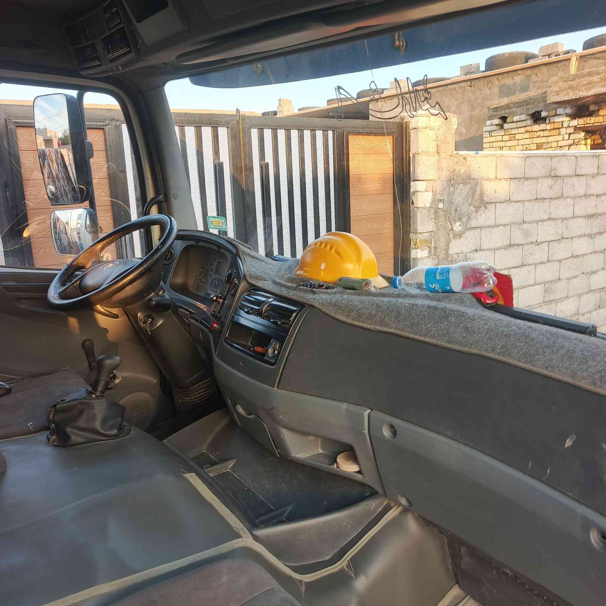 كرين للبيع موديل 2005 دمعه سطحه جاهز مجهز عنوان واسط السعر 3 شدات و50 بي مجال للشراي اي ستفسار اتصل ***********
