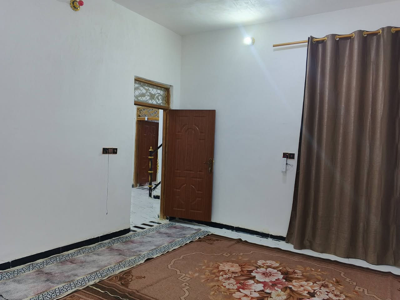 سلام عليكم ورحمة الله وبركاته

بيت للبيع حديث البناء زراعي سند 25
مساحة 200 متر مربع

يتكون البيت : أساس كونكريت و سقف
عكاده
البناء بلوك وستاره طابوق معمل
محتويات البيت :
استقبال كبير
مطبخ كبير
صاله كبيره
غرف عدد ثنين
مناور عدد ثنين
صحيات داخليه و خارجيه
سطح شتايكر

يبعد عن شارع العام الرئيسي- ديوانية نجف  50 متر فقط
العنوان : ديوانية - شافعيه معمل - مقابل مستوصف 

تواصل و الاستفسار على الارقام التالية
***********
***********
