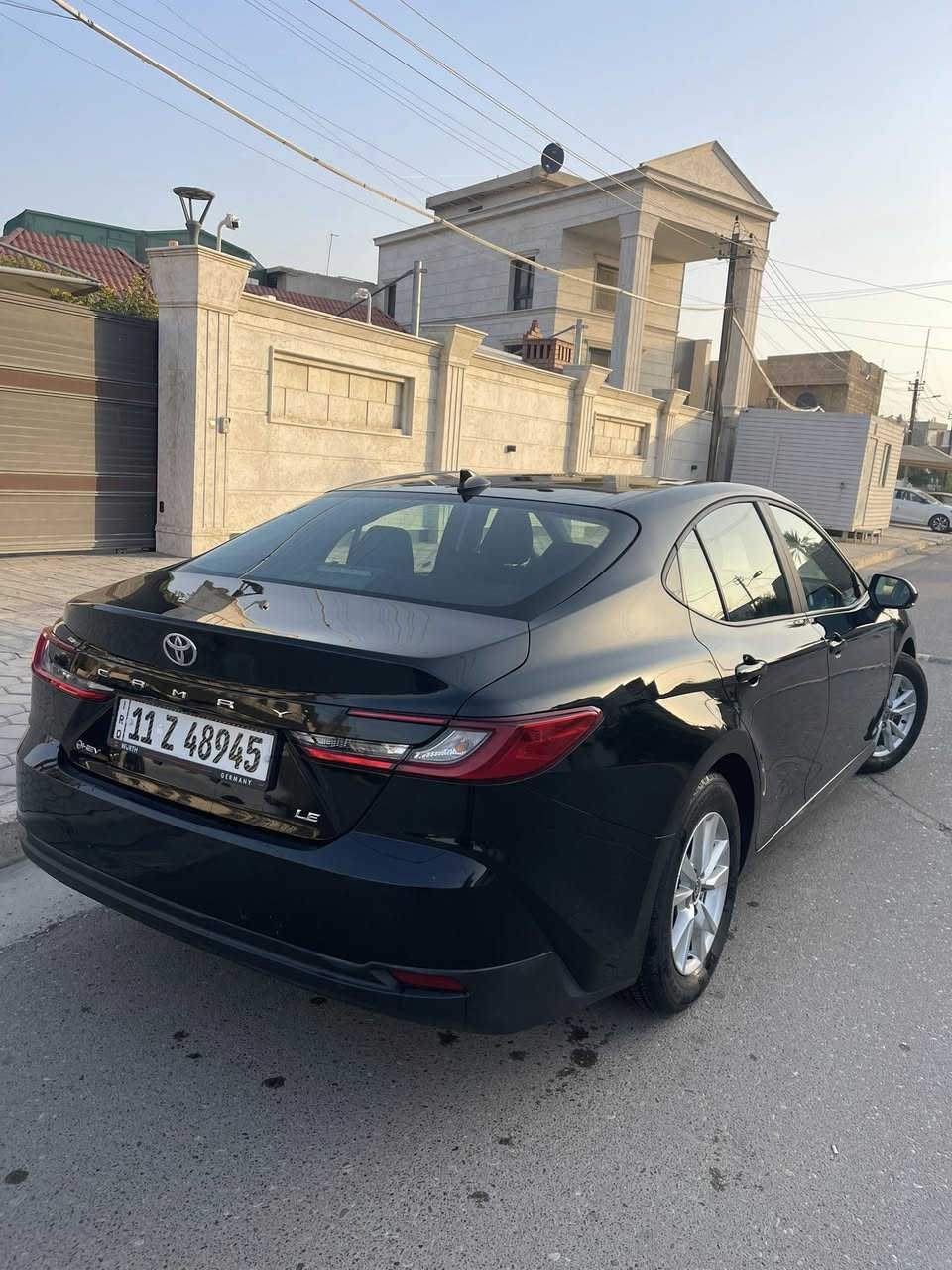 سلام عليكم
تويوتا كامري هايبرد موديل 2025 الشكل الجديد
وارد امريكي بطارية ليثيوم 
ماشيه 7mi
شاشة كبيرة Apple CarPlay & android auto
كاميرا خلفية متعددة 

رادار امامي
مانع تصادم PCS  
مساد تحديد المسار —— LDA
‏BSM —— نظام النقطة العمياء
‏PDA —— مساعد القيادة التفاعلي
‏RCTA —— رادارات خلفية
‏SEA —— نظام الخروج الآمن 
‏RSA —— قراءة لوحات الطريق
مثبت سرعه تفاعلي —— ACM
‏AUTO PILOT —— سائق ذاتي 
مانع انزلاق العجلات —— ABS
‏TCS —— مانع الانزلاق 
دخول ذكي
شاحن وايرلس
هندبريك كهرباء
نظام صوتي مميز
حساسات ضغط الهواء في الإطارات
حساسات دخول الإنفاق
🚨⚠️صور الحادث بلمنشور
ايرباك ستيرنك فقط
حادثه فقط بنيد صبغ بدون شواصي
رقم بغداد باسمي
سياره كلش جديده وحلوه ومابيه اي نقص
سعر ب20800$ وبيه مجال
شتين وثمنميه 
للاستفسار
***********
