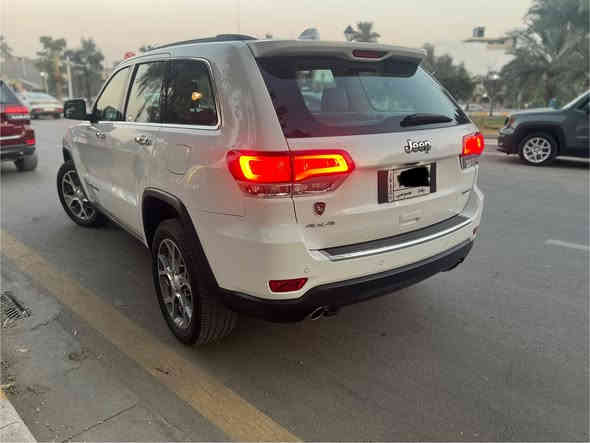 جيب خليجي مكفوله ٢٠٢٠ 
بلادية ومكفولة من كلشي
وكالة ليث العبيدي  
جديدة جدا بحالة الوكالة 
ماشية ٥٦ الف حقيقي من الوكالة على شخص واحد 
فول مواصفات  
بغداد حي القادسيه  
بسعر ٣٢٥ 
***********
