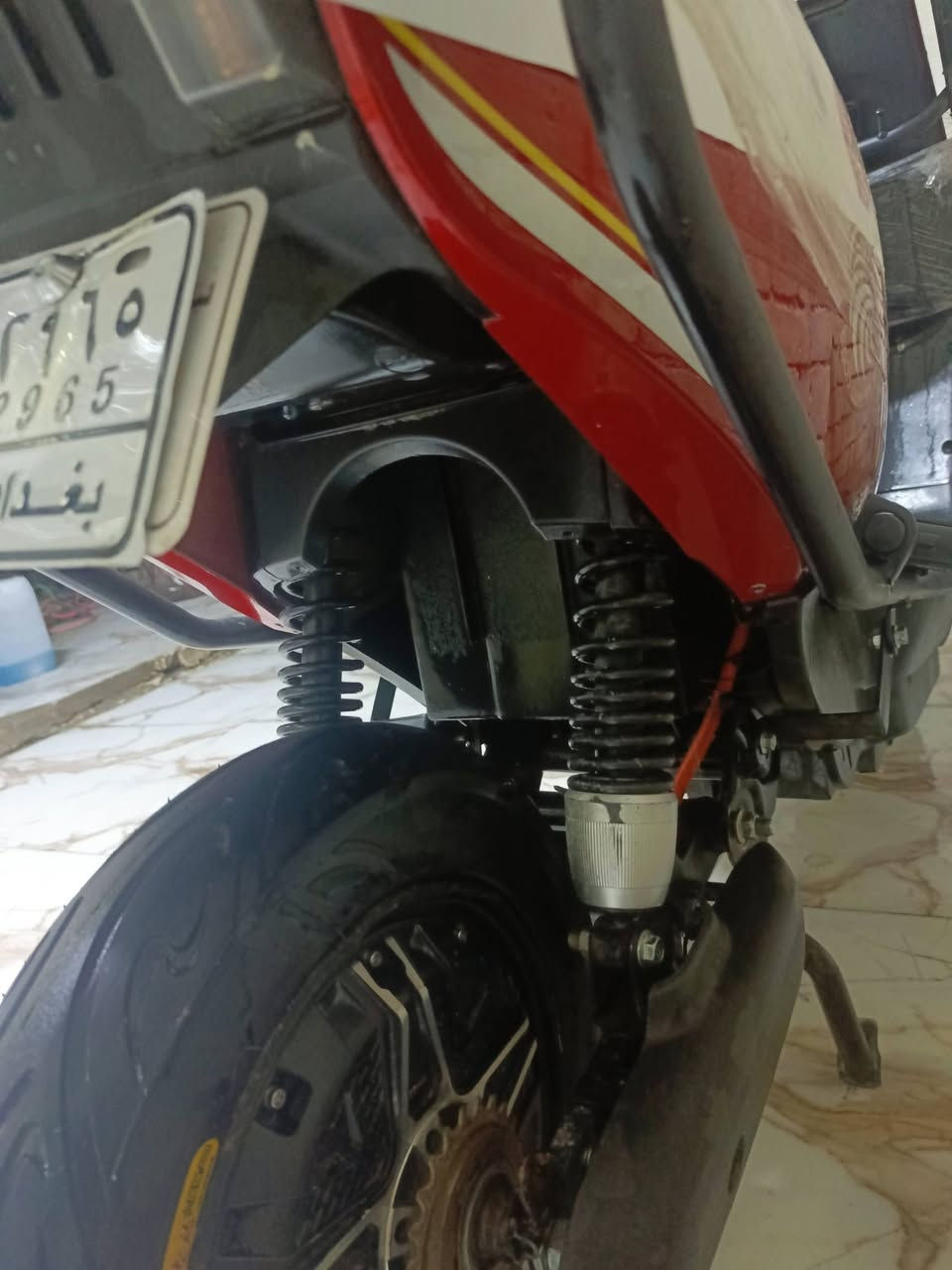 سلام عليكم دراجة ماتركس الصقر
الملف 1200 سبع بطاريات السرعة 100 حقيقي 
النضافه 100%🔋 دراجة مدرعه بل كامل
وبيه نضام البك الخلفي السعر 900 بيه مجال 
 العنوان بغداد منطقه العبيدي رقم الهاتف ***********
