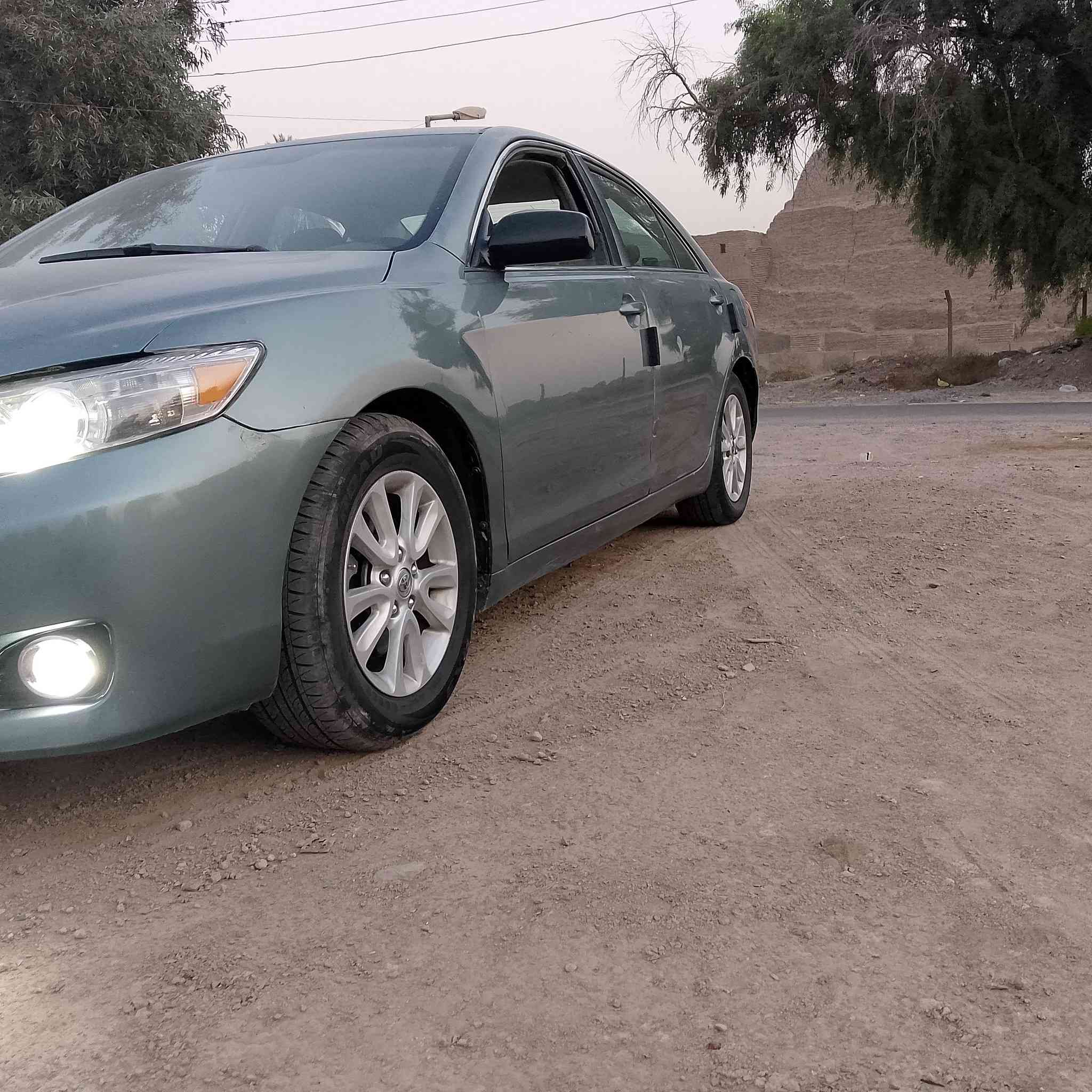 السلام عليكم تيوتا كامري للبيع موديل 2010 أمريكي سونارهه واظح مكينه كير تبريد  مكفولات تخم تاير صدر جيد كشن كهرباء باسمي السعر 98 ورقة وبيهه مجال للتفاوض للاستفسار ***********
