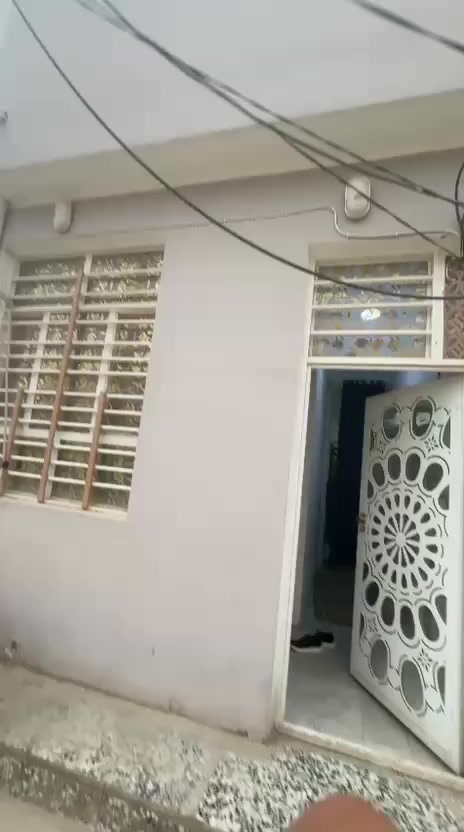 السلام عليكم بيت للبيع سند مساحته 60 متر مبندي جديد يردله تلحيض بسيط استوه طالع بنه منه مكانه نجف حي الانصار مقابل الحرفين سعره 75 مليون وبي مجال للشري تفاصيل عل رقم الموجود *********** مكلف بل نشر جاهز مجهز كهرباء مجاري كله جديد
