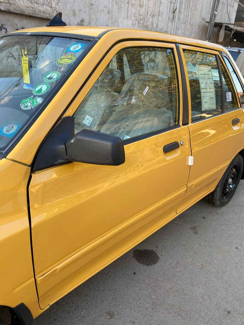 سلام عليكم سايبة موديل 13 مكفولة عدة الجاملغ المامي بي صبغ باقي السيارة كفالة كير  ومكينة وصدر وشواصي وتخم تأير السيارة بل حقيقة بعد احلة من الصور العنوان بغداد مدينة الصدر قطاع واحد يم حمام المدينة ما راح اذكر السعر لن اكو ناس تعبان حشاكم تكسر بحلال الناس والشراي يخابر ويدلل *********** ابو يحيى
