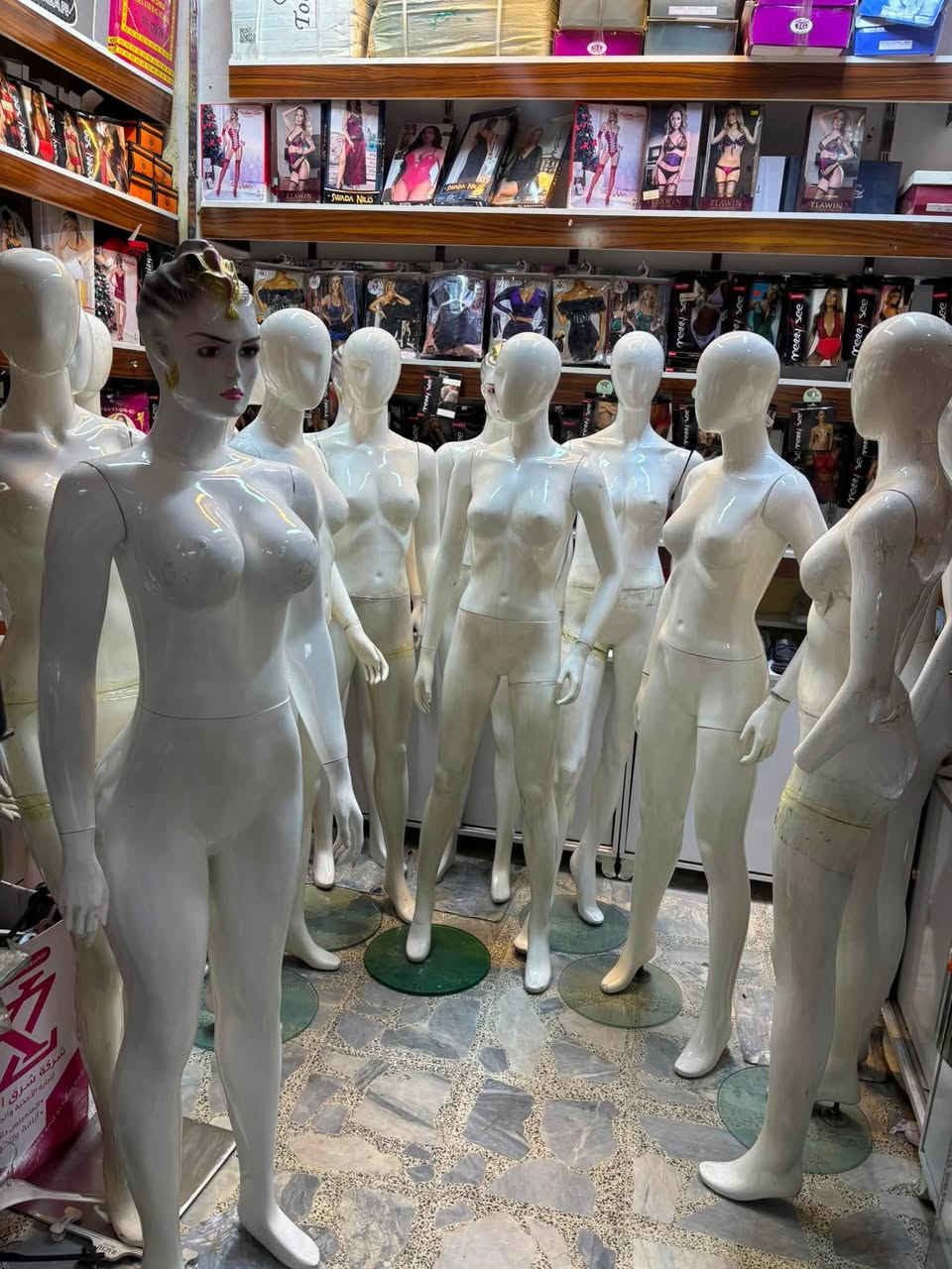 سلام عليكم 
عندي ملكان نظيفات 
الهندية الـوجه ب50 الف 
والفضائي بـ35 بيع مستعجل لان ماعندي مكان اضمهن 
واذا تاخذ شعلة او عدد اتساهل الك بالي اكدر علية 
مكان بغداد الشعب سوك شلال 
***********
